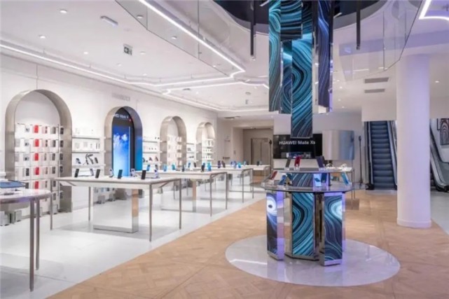華為法國首家旗艦店盛大開業，巴黎歌劇院旁閃耀科技之光